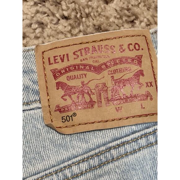 Levi's 501 Women's Cut Off Denim Shorts Light Blue Size 28” Rise 10” 2" Inseam - Picture 3 of 6